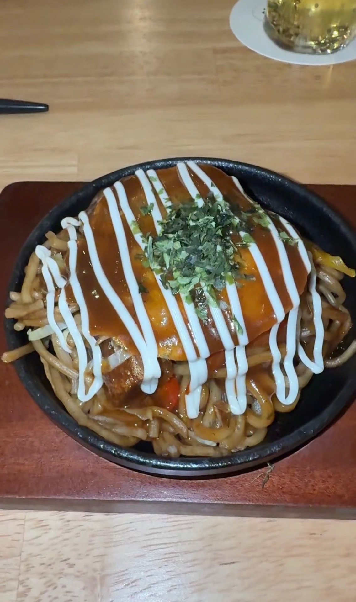 Vegan mini teppan okonomiyaki with noodles and sauce at JoGeSaYu in Hiroshima